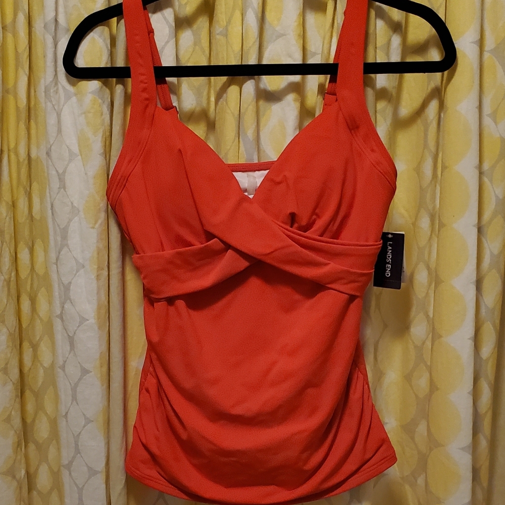 NWT Pretty Lands End Bathing Suit Top! Size 6!💕